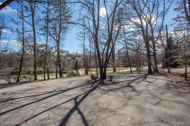 30875 Franklin Road, Franklin, MI 48025
