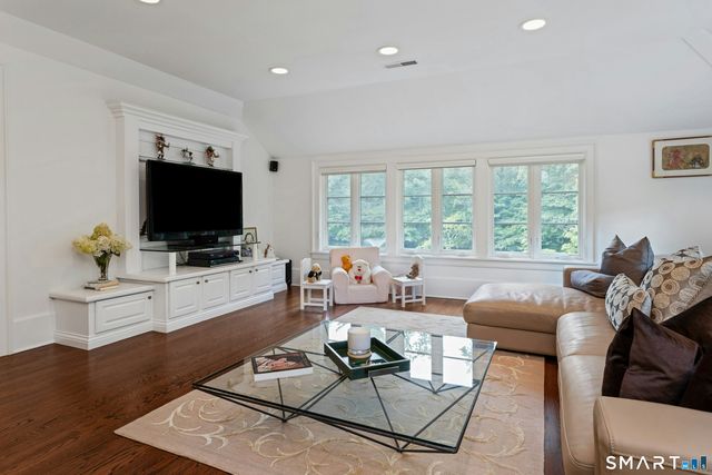 700 Hollow Tree Ridge Road, Darien, CT 06820