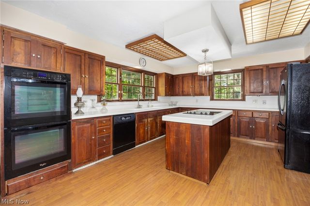 10124 Barr Road, Brecksville, OH 44141
