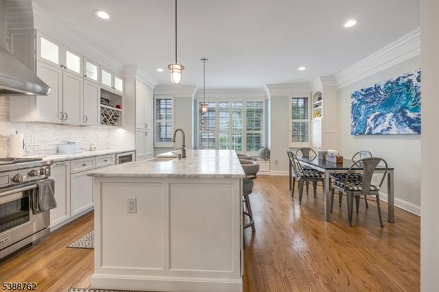 23 Community Pl, Morristown Town, NJ 07960