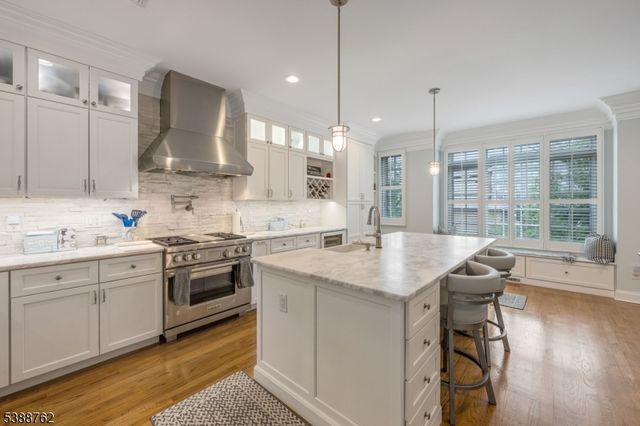 23 Community Pl, Morristown Town, NJ 07960