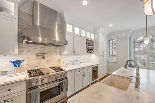 23 Community Pl, Morristown Town, NJ 07960