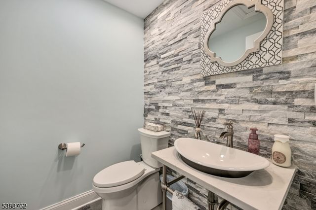 23 Community Pl, Morristown Town, NJ 07960