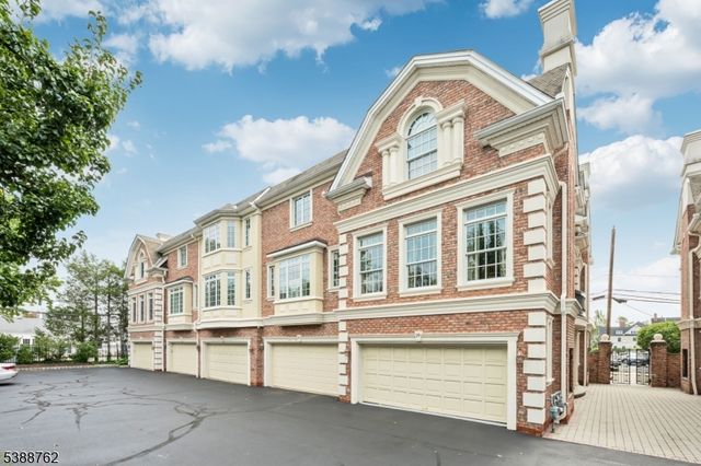23 Community Pl, Morristown Town, NJ 07960