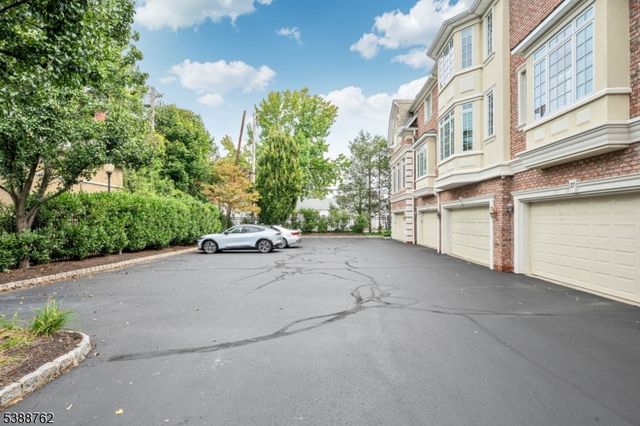 23 Community Pl, Morristown Town, NJ 07960