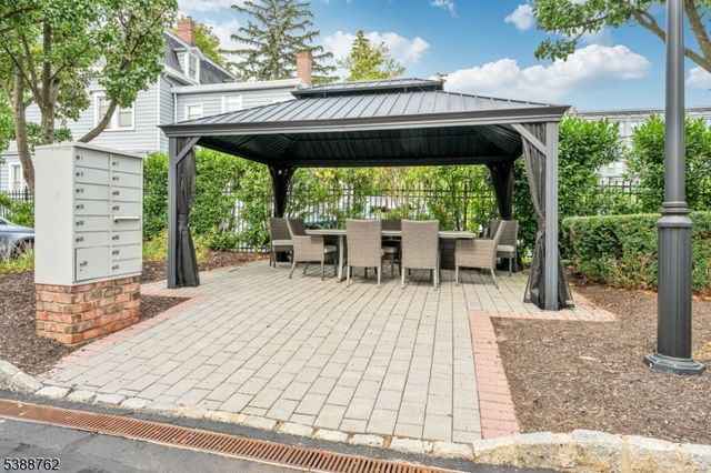 23 Community Pl, Morristown Town, NJ 07960
