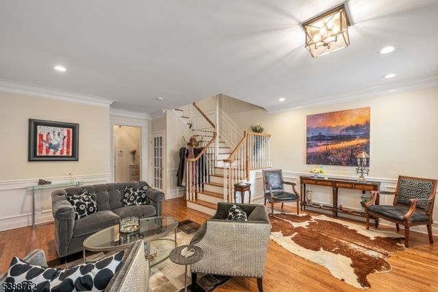 23 Community Pl, Morristown Town, NJ 07960
