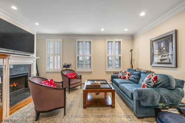 23 Community Pl, Morristown Town, NJ 07960