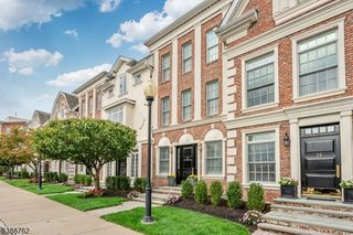 23 Community Pl, Morristown Town, NJ 07960