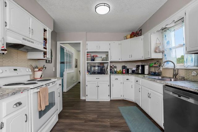318 N Cherry Street, Gardner, KS 66030