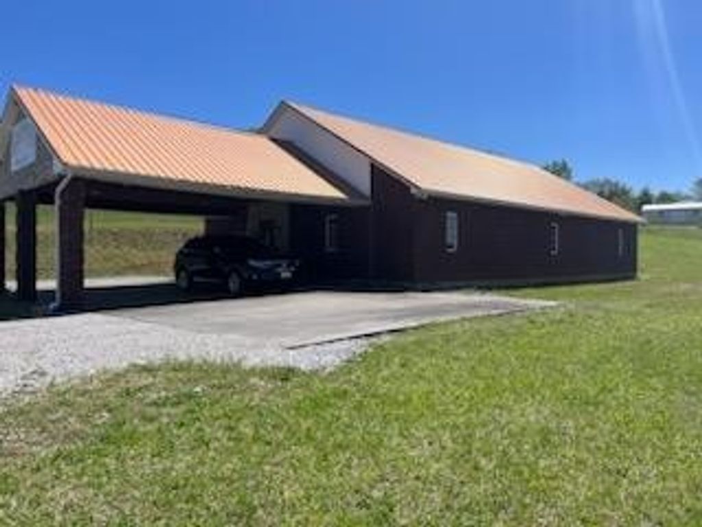 3661 Roberts Matthews Hwy, Sparta, TN 38583
