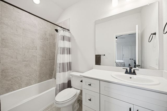 1877 Lakemont Drive, Van Alstyne, TX 75495