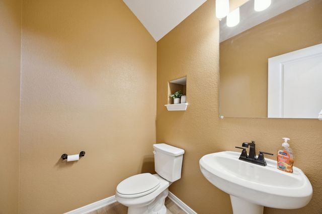 1877 Lakemont Drive, Van Alstyne, TX 75495