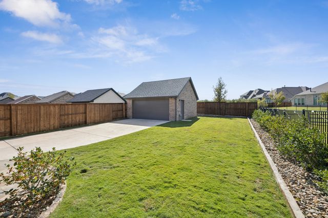 1877 Lakemont Drive, Van Alstyne, TX 75495