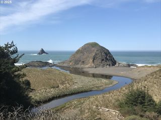 690 KING St 3, Port Orford, OR 97465