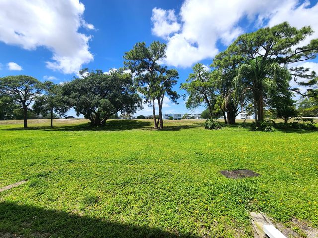 1012 Ellesmere A 1012, Deerfield Beach, FL 33442