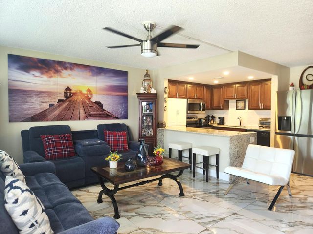 1012 Ellesmere A 1012, Deerfield Beach, FL 33442