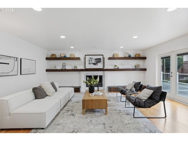 14351 Se CRESTVIEW Dr, Clackamas, OR 97015