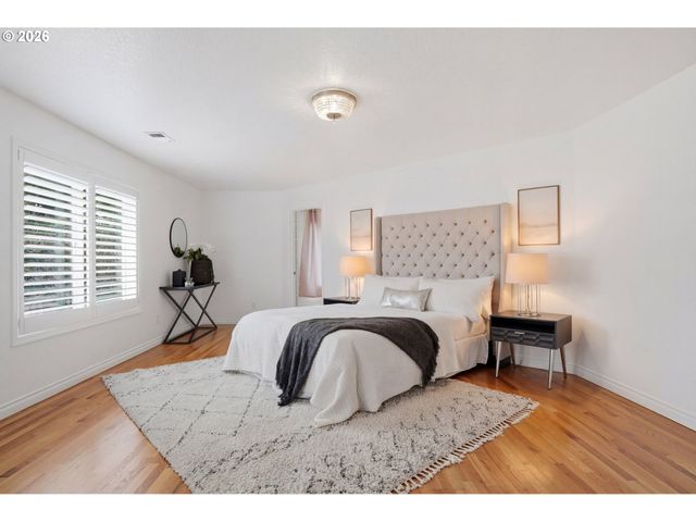 14351 Se CRESTVIEW Dr, Clackamas, OR 97015