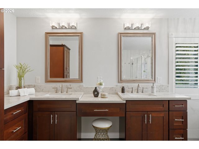 14351 Se CRESTVIEW Dr, Clackamas, OR 97015