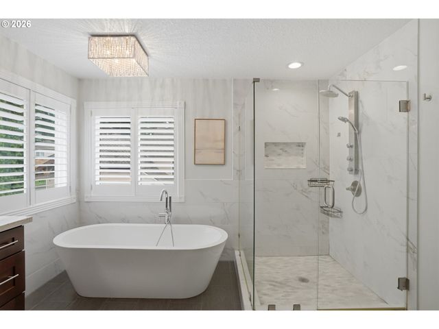 14351 Se CRESTVIEW Dr, Clackamas, OR 97015