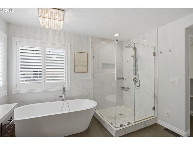 14351 Se CRESTVIEW Dr, Clackamas, OR 97015