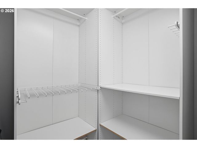 14351 Se CRESTVIEW Dr, Clackamas, OR 97015