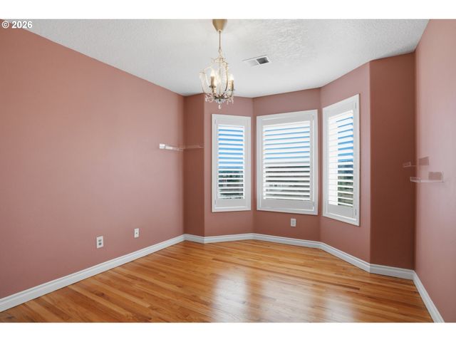 14351 Se CRESTVIEW Dr, Clackamas, OR 97015