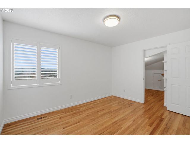 14351 Se CRESTVIEW Dr, Clackamas, OR 97015