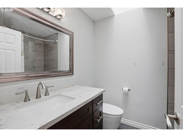 14351 Se CRESTVIEW Dr, Clackamas, OR 97015