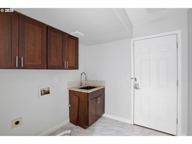 14351 Se CRESTVIEW Dr, Clackamas, OR 97015