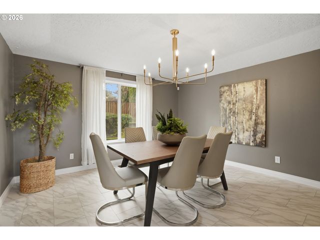 14351 Se CRESTVIEW Dr, Clackamas, OR 97015