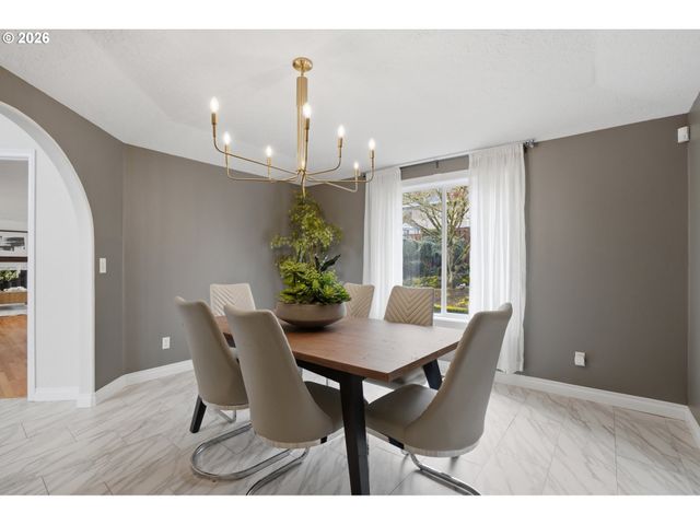 14351 Se CRESTVIEW Dr, Clackamas, OR 97015