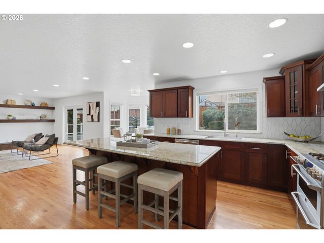 14351 Se CRESTVIEW Dr, Clackamas, OR 97015