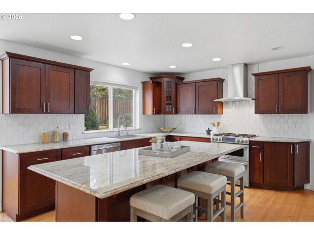 14351 Se CRESTVIEW Dr, Clackamas, OR 97015