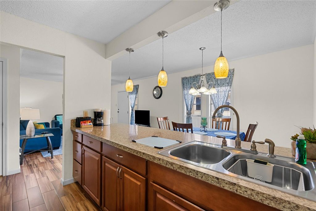 4727 W Alabama Street 214, Houston, TX 77027