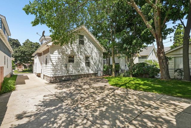 1546 N 49th STREET, Milwaukee, WI 53208