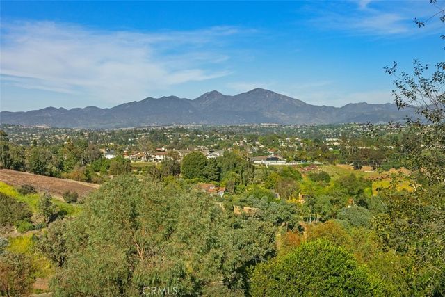 25851 Cordova, Laguna Hills, CA 92653