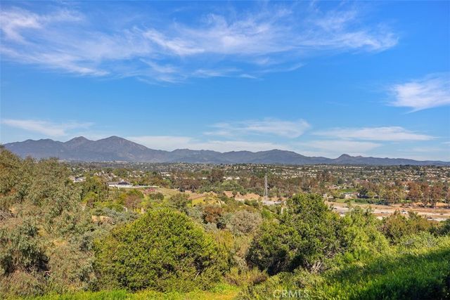 25851 Cordova, Laguna Hills, CA 92653