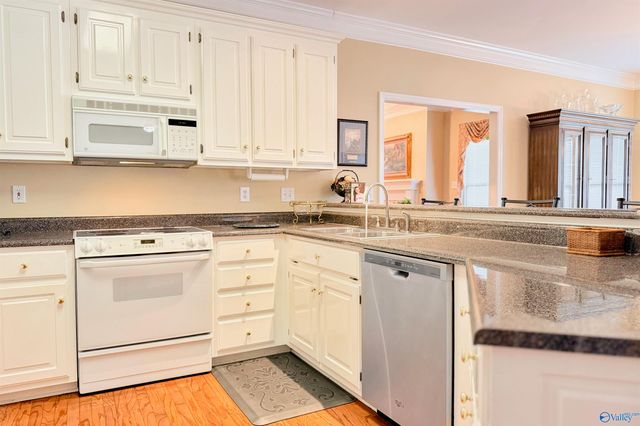 2219 Yorkshire Se, Decatur, AL 35601