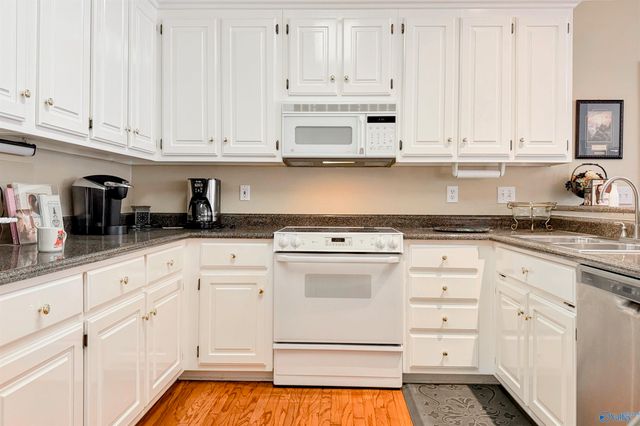 2219 Yorkshire Se, Decatur, AL 35601