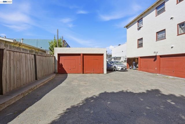 712 Santa Clara Avenue, Alameda, CA 94501
