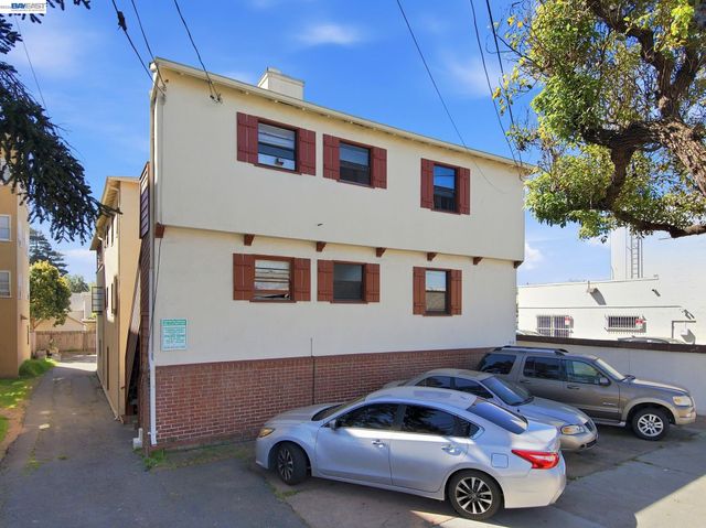 712 Santa Clara Avenue, Alameda, CA 94501