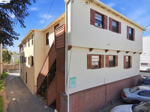 712 Santa Clara Avenue, Alameda, CA 94501