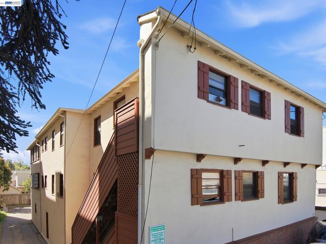 712 Santa Clara Avenue, Alameda, CA 94501