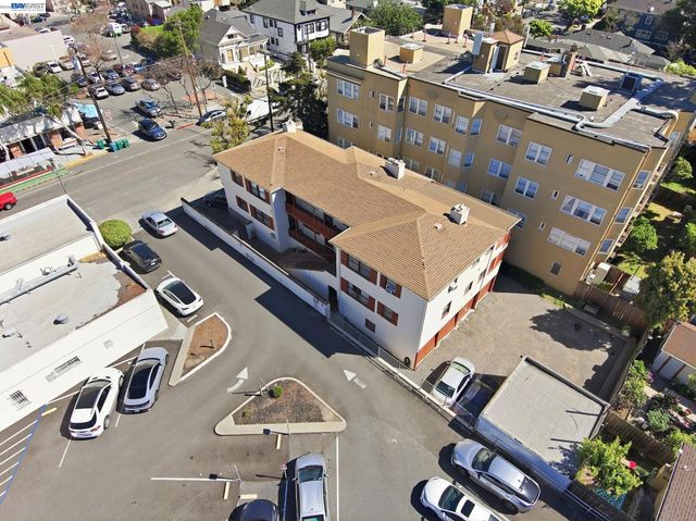 712 Santa Clara Avenue, Alameda, CA 94501