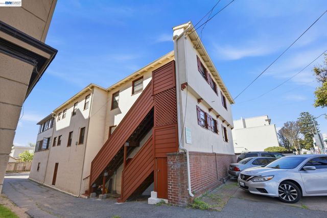 712 Santa Clara Avenue, Alameda, CA 94501