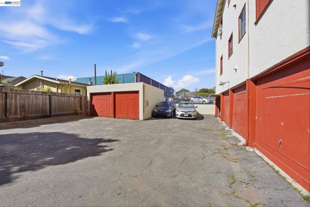 712 Santa Clara Avenue, Alameda, CA 94501