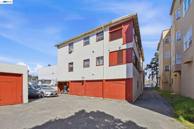 712 Santa Clara Avenue, Alameda, CA 94501