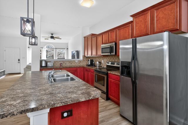 240 Gleneagles Way, Versailles, KY 40383